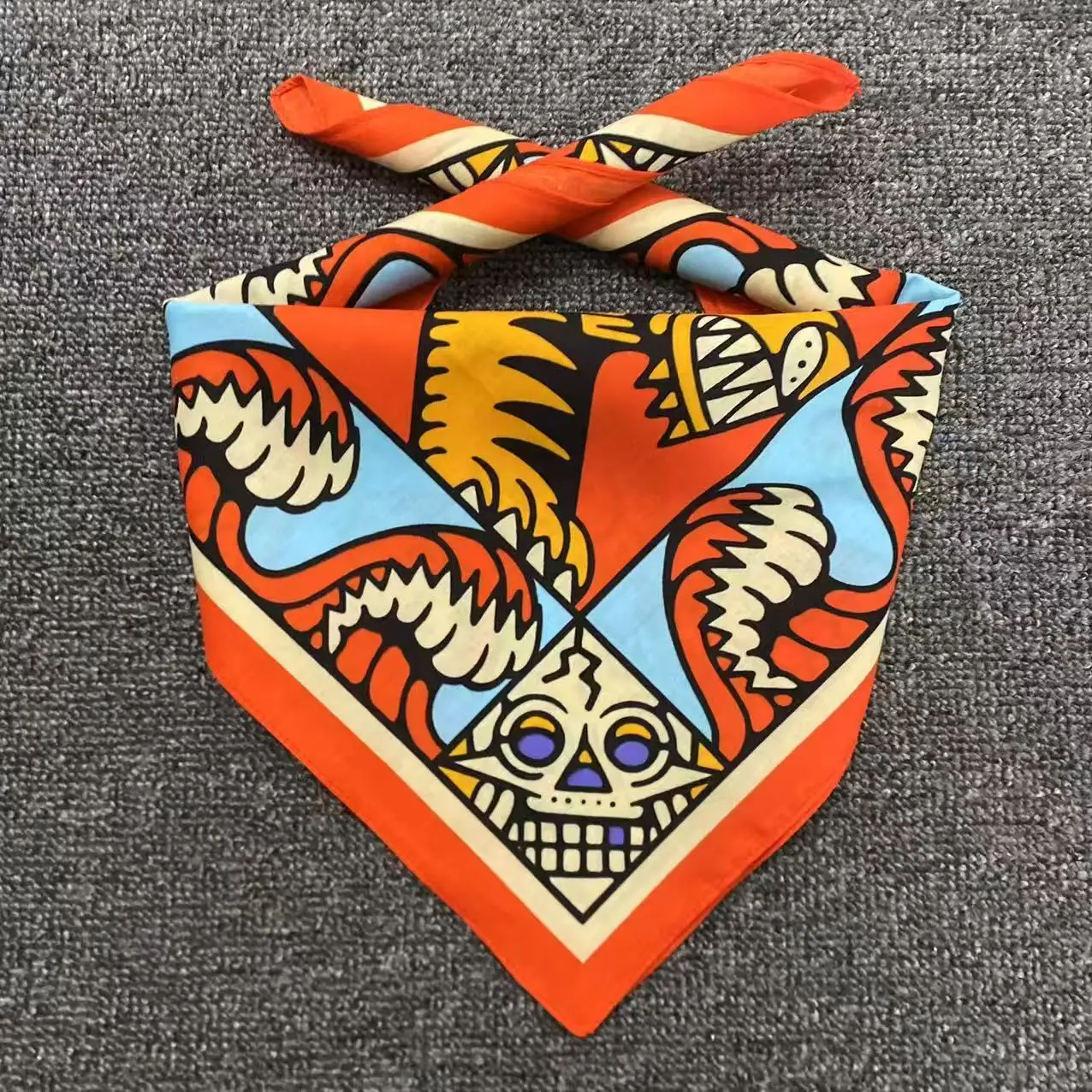 Face Scarf Mask - ผ้าพันคอทรงสี่เหลี่ยมลายการ์ตูนพิมพ์ดิจิทัลสไตล์เรโทรสำหรับฮิปฮอป สตรีทแดนซ์ และกีฬา
