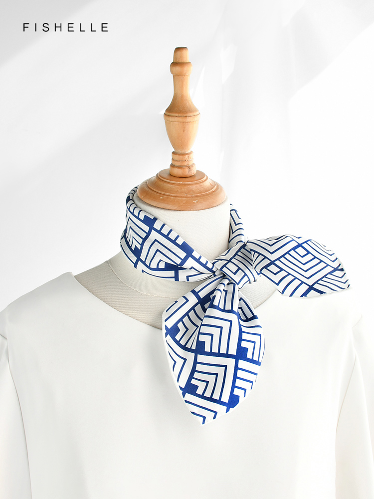 จีนคลาสสิกสีฟ้าสีขาวธรรมชาติ S - Ascot Neck Scarf บทวิจารณ์และราคา