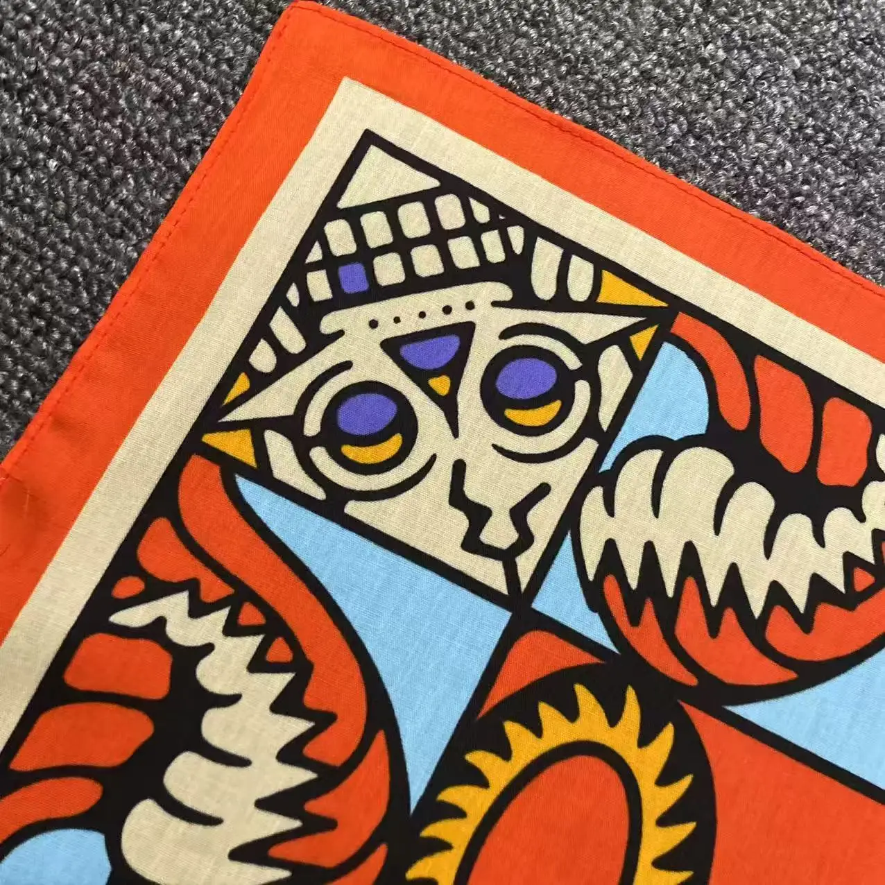 ผ้าพันคอทรงสี่เหลี่ยมลายการ์ตู - Face Scarf Mask บทวิจารณ์และราคา